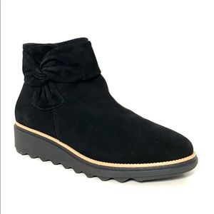 Clarks Black Suede Bow Ankle Booties 7.5 Wide